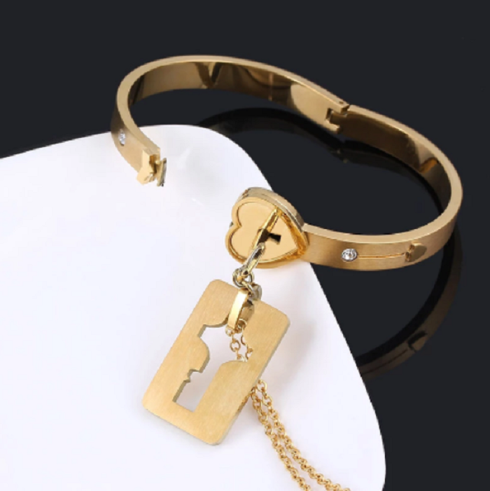 Set de Collar y Pulsera con Cerradura y Llave – Un Símbolo de Amor Único