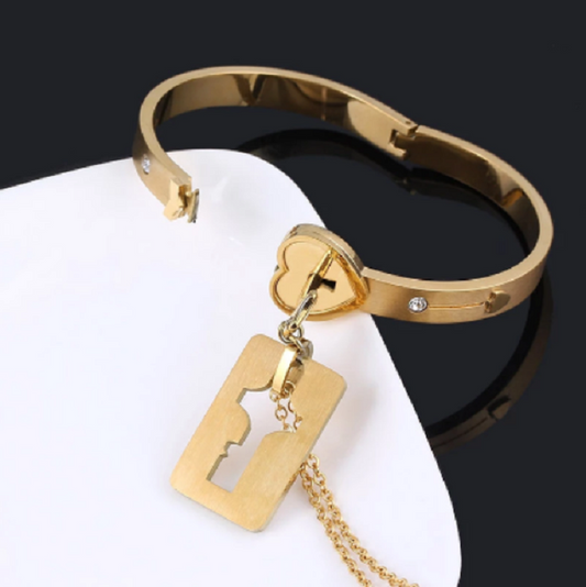 Set de Collar y Pulsera con Cerradura y Llave – Un Símbolo de Amor Único